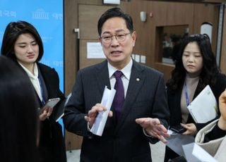 "뒷선 아닌 '앞선실세' 김현지"…박수영 '현지누나' 문자 파동에 일침