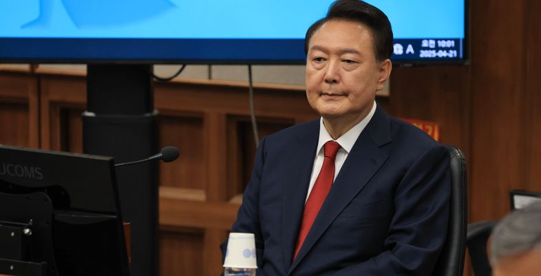 尹 비상계엄 1년, 법원에 던져진 특검 영장 '줄기각'