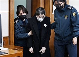 특검팀, '금품수수 의혹' 관련 김건희 소환…오는 11일 '2차 조사'