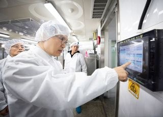 임태희 경기교육감 "학교 급식실 근로자 걱정 지나칠 수 없어"