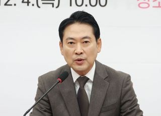 장동혁 "히틀러 꿈꾸는 李대통령이 나치 전범 운운하나"