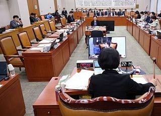 與, '법왜곡죄' 강행 처리 나서…법조계 "위헌 소지 다분"