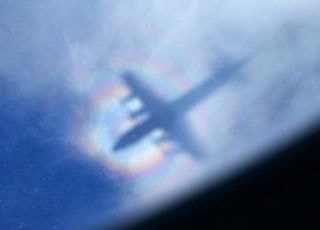 흔적도 없이 상공서 사라진 239명…미스터리 여객기 다시 수색