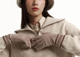 한파 시작되자 ‘머플러∙장갑’ 뜬다… '보온성∙스타일∙활용도' 3박자