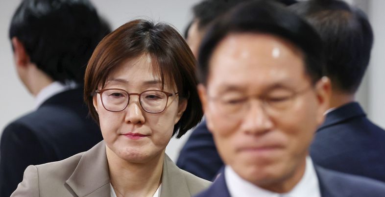 "현지누나" 한 줄의 문자가 드러낸 권력의 실체