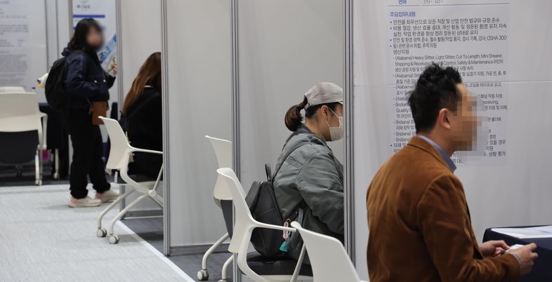 AI 확산에 중간숙련직 붕괴 가능성…사라진 일자리, 남은 노동가치 [인공지능과 노동 ④]