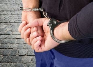 불륜 의심하다가…남편 살해한 60대 아내 긴급체포