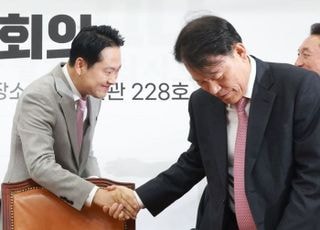 '외연 확장' 절실한 국민의힘…'원조 친윤'도 장동혁 작심 비판