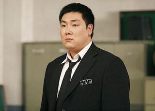 "이건 조진웅 생매장…맞서 일어나 우뚝 서야" 일각서 옹호론 속속