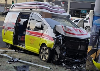 창원서 119구급차 인도로 돌진…구급대원·환자 등 4명 경상