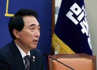 與 "내란재판부 '졸속입법' 표현 자제해달라…대통령실과 매일 소통"