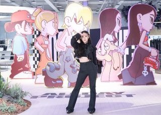 애니 '올데이 프로젝트 팝업스토어에서'