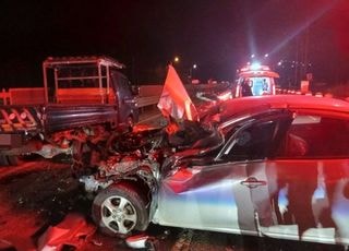 [속보] 청주서 승용차가 싸인카 들이받아…60대 운전자 사망