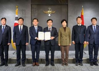 이재준 수원시장·지역 국회의원들, '수원 군공항 이전의 국가전략 사업화 위한 공동 건의문' 전달