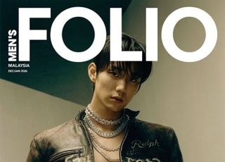 피원하모니 인탁, 데뷔 첫 단독 화보…해외 패션지 커버 장식