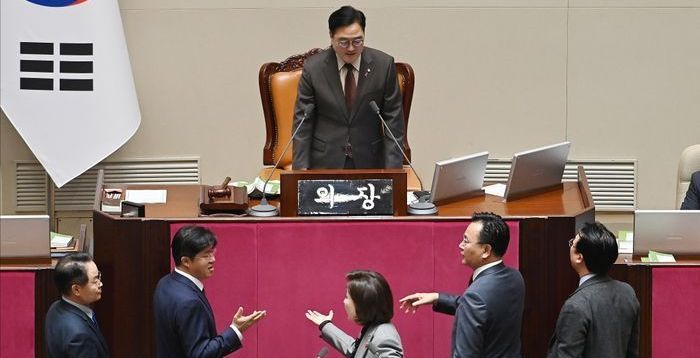 나경원, 필리버스터 도중 정회 선포에 "전세계적으로도 유례 없을 것"