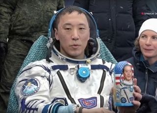 한국계 최초 우주인 조니 김 245일 간 임무 마치고 지구 귀환