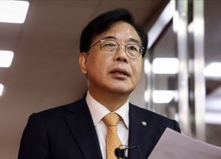 송언석 "전례없는 '필리버스터 중단' 우원식에 법적 조치 검토"