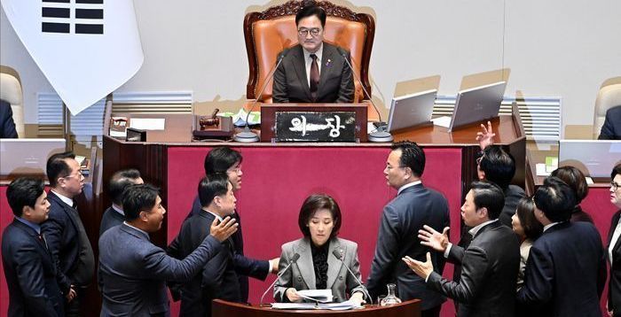 극한 대치 나섰으나… 정기국회 마지막날도 고성으로 얼룩졌다