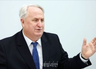 [속보] 국민의힘 인요한, 의원직 전격 사퇴…이소희 승계 예정