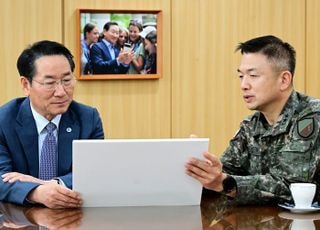 유정복 인천시장, 17사단장과 인천 안보태세 점검