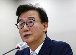 [통일교 게이트] ② '돌발 악재' 만난 전재수…부산시장 선거판 요동