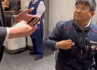 "노조 조끼 입으신 손님, 벗어주세요"...롯데백화점 해명은?
