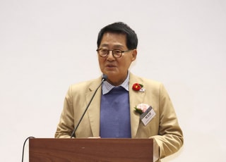 박지원 "전재수 결백 믿는다…싸워 이기고 돌아오라"