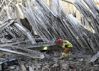 경찰, '2명 사망·2명 매몰' 광주대표도서관 붕괴사고 수사 착수