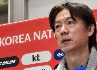 수월한 조 편성? 홍명보 감독 귀국 “절대 쉬울 것이라 생각하지 않는다”