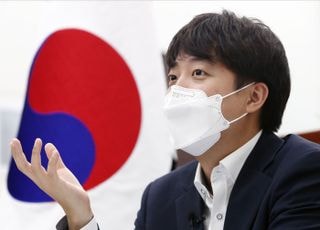 이번엔 '환빠 파동'…이준석 "부정선거 믿는 대통령 다음이 환단고기 믿는 대통령이냐"