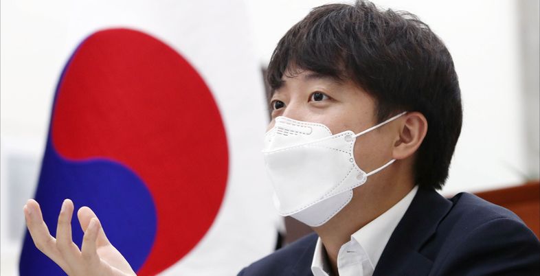 이번엔 '환빠 파동'…이준석 "부정선거 믿는 대통령 다음이 환단고기 믿는 대통령이냐"