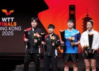 인성도 정상급! 우승 직후 쑨잉사 챙긴 임종훈·신유빈 "발목 잘 회복되길"