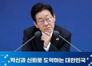 대통령실 "환단고기 연구·검토 지시 아냐…책갈피 달러 질책, 정상적 질답"