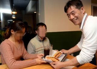 '고려대 명물 1000원 영철버거' 이영철씨 별세