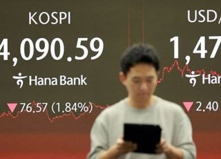 AI 거품론에 갇힌 개미 폭풍매수…코스피 4100선 붕괴 마감 [시황]