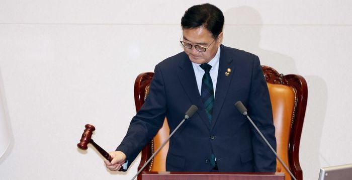 내년부터 대출이자 0.2%P 빠진다는데…은행 창구선 '글쎄'