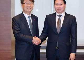 최태원 "노사는 한식구"…경사노위 위원장 "함께 파이 키우는 파트너십"