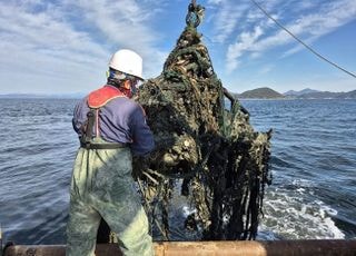 어항공단, 세계자연기금과 상괭이 출몰 지역서 폐어구 46t 수거