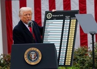 "트럼프, '알코올중독자'처럼 상호관세 강행"…최측근 폭로