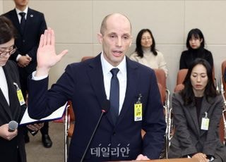 김범석 불출석 논란 속 국회 고발 의결...쿠팡, 정치권 전면전 직면