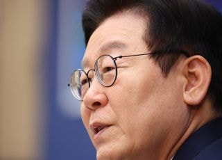 李대통령 "대왕고래, 생산원가 계산도 안해봤냐"…석유공사 강력 질타