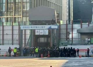 '여의도역 신안산선 공사장 사고' 매몰자 전원 구조…1명 심정지·2명 경상