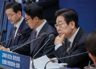 “환단고기 꺼낸 대통령 업무보고, 코미디 같은 상황 연출”