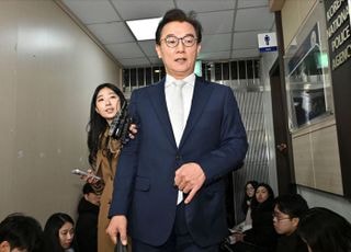 '통일교 금품 수수 의혹' 경찰 소환조사 출석하는 전재수 의원