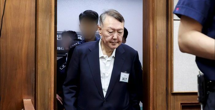 '체포방해' 尹, 내달 선고 일정에 반발…"내란우두머리 결과 나와야"