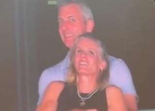 콜드플레이 불륜女 "잘못 맞지만 살해 협박까지는..."