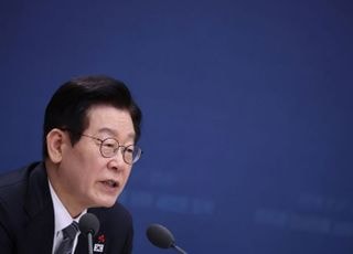 李대통령 "은행은 손해 없는 장사" 또 직격…이억원 "70%가 주담대, 개선해야"