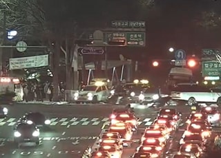 [속보] 강남구청역 인근 10중 추돌사고..."부상자 6명 발생"