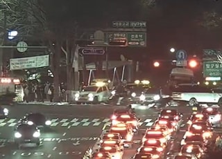 강남구청역 인근서 10중 추돌 사고…6명 경상